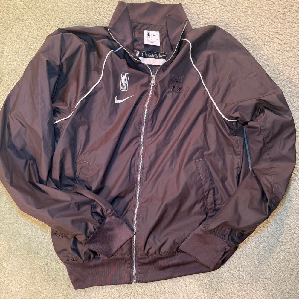 NBA Engineered Nike Team Issues Los Angeles Lakers Full Zip Travel Jacket